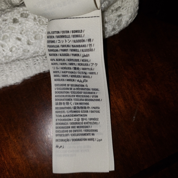 ❤Peekaboo Hollister Sweater (Juniors) - Picture 4 of 5